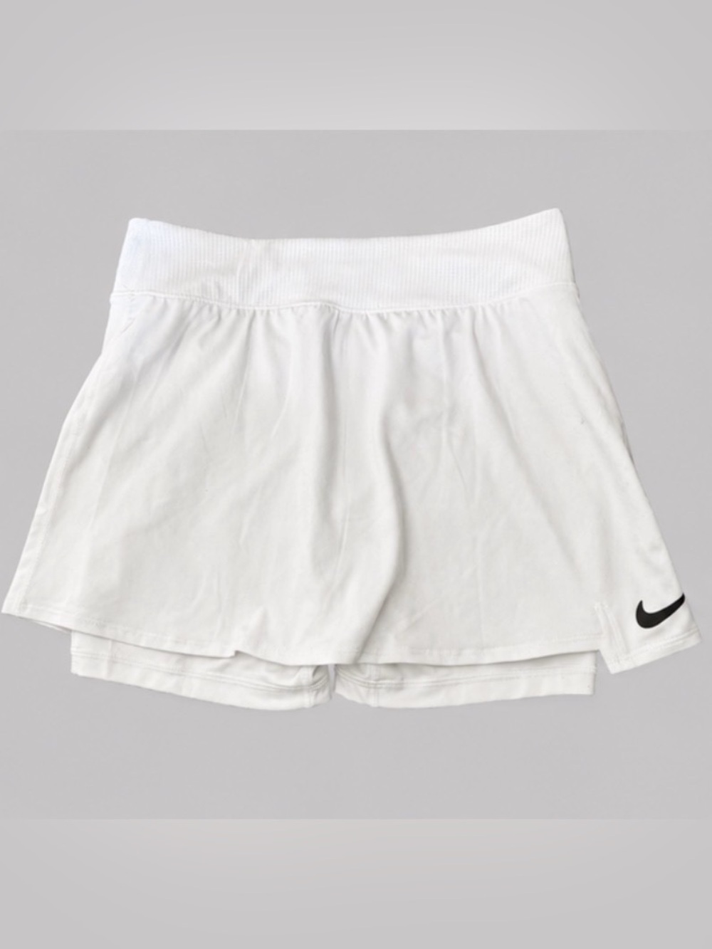 Nike Women's White Tennis / Golf Skort with Inner Shorts. Size: Small